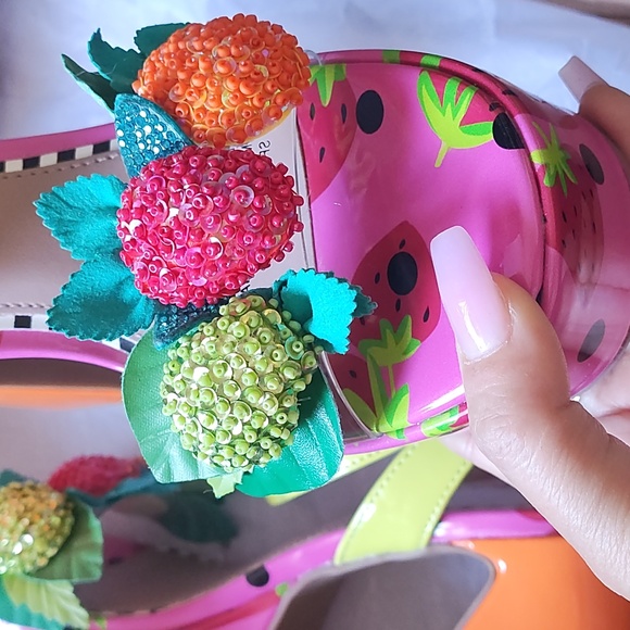 Betsy Johnson FRUIT Heels - Picture 10 of 14